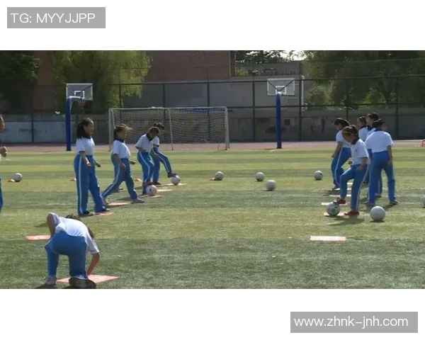 小学足球技巧教学之脚内侧踢球的正确方法与注意事项解析